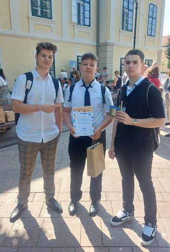 Iskolánk diákjai sikeresen szerepeltek a Kazinczy Ferenc Könyvborító-tervező pályázaton